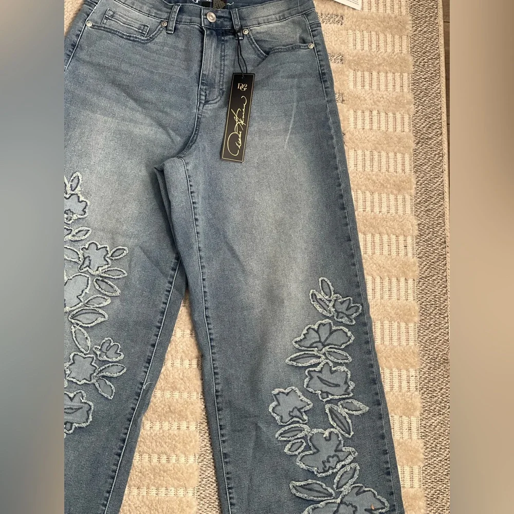 NWTS DG2 by Diane Gilman Any 3/$28 w/$4.99 ship  Floral Embroidered Cropped Jean - Picture 9 of 15